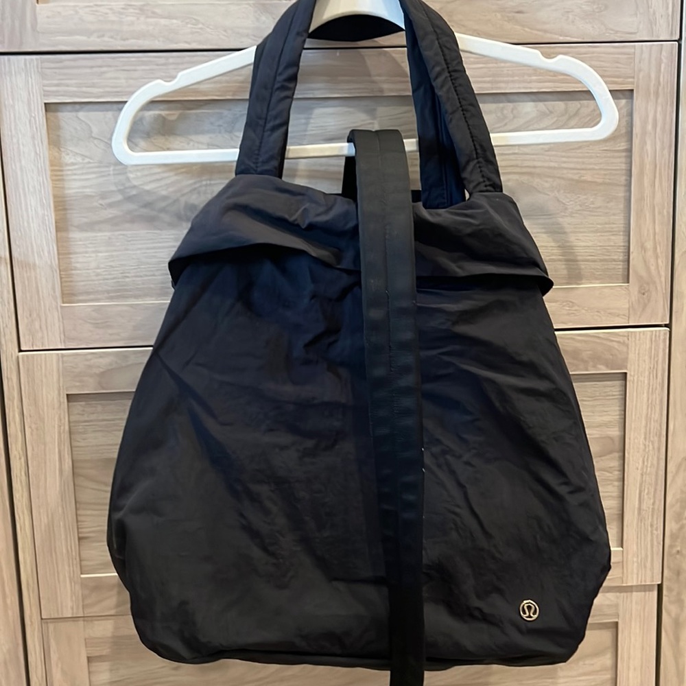 Lululemon XL bag.